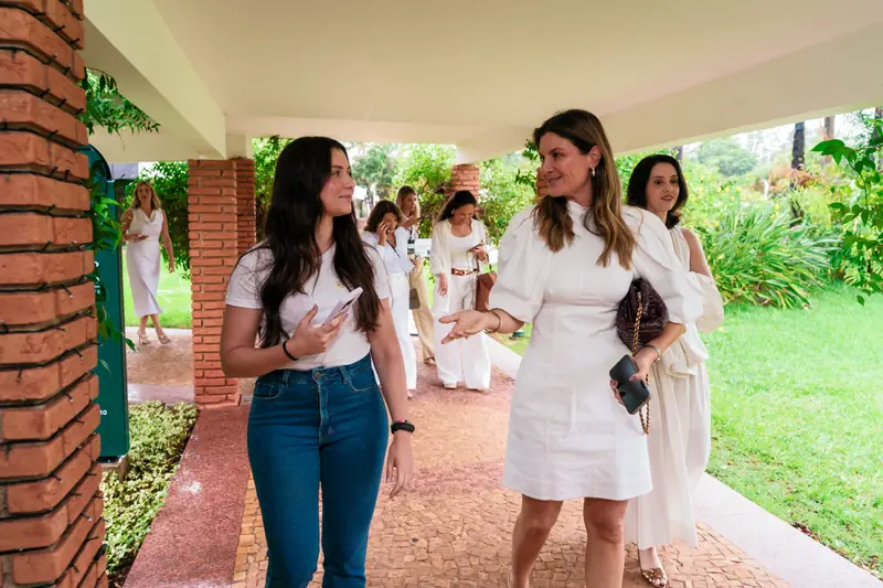 Grupo no jardim · Hotel JP